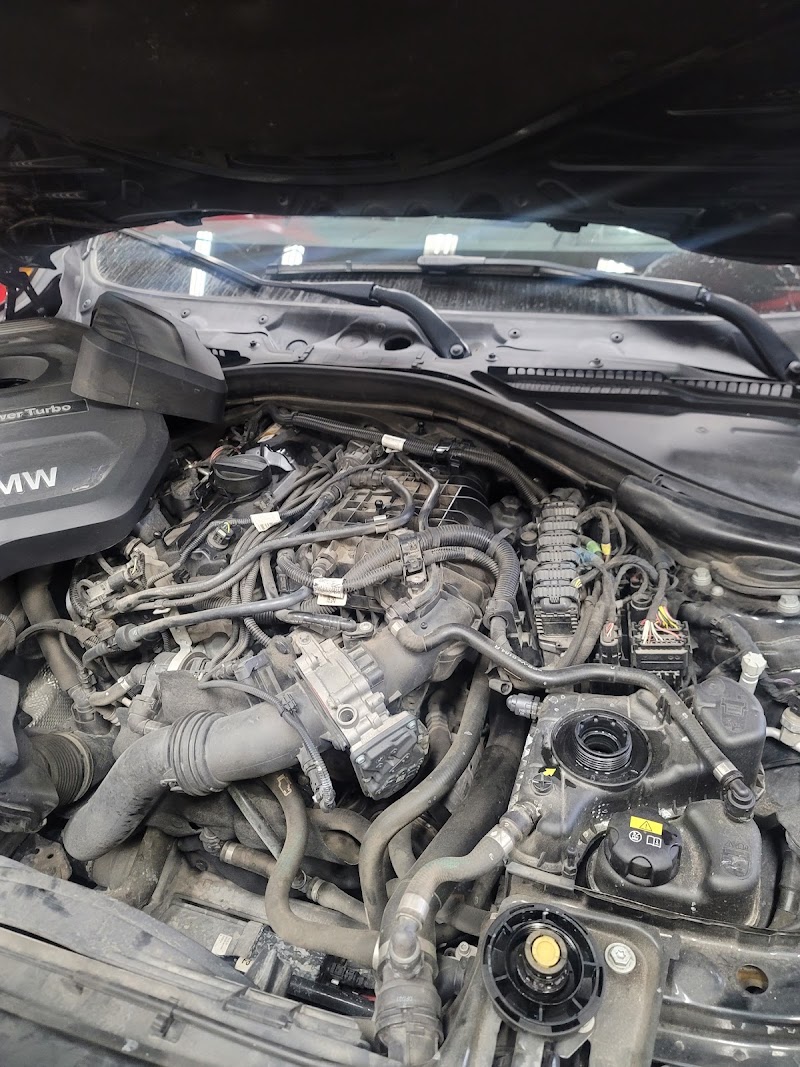 STR Auto in Mississauga